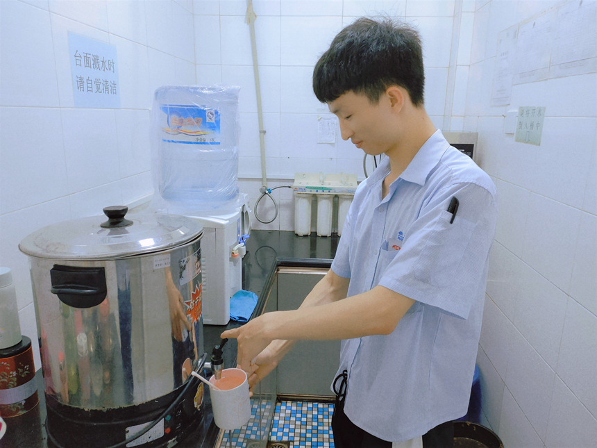 J9����|����վ����